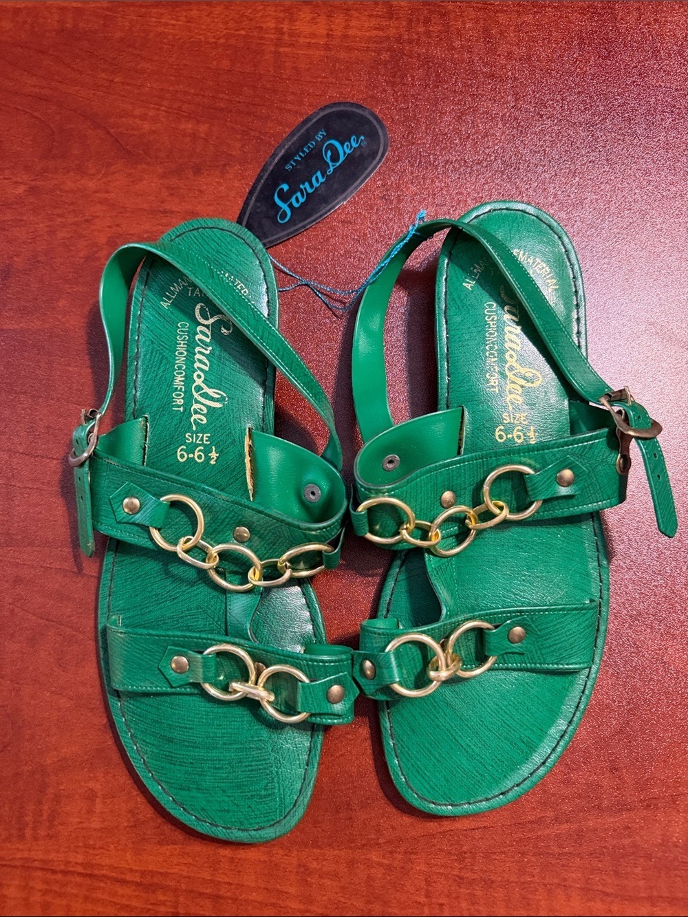 NWT Vintage 1970's Sara Dee Green Chain-Detail Women's Sandals